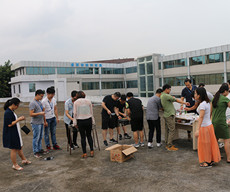 此生不悔入藍(lán)鷗，來(lái)世仍在種花家
